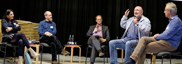 Claudia Spahn, Manfred Nusseck, Modera...n links) diskutierten auf dem Podium.   | Foto: Ansgar Taschinski