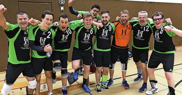 Endlich: Die Landesliga-Volleyballer k...de ber den ersten Saisonsieg freuen.   | Foto: gerhard mutter