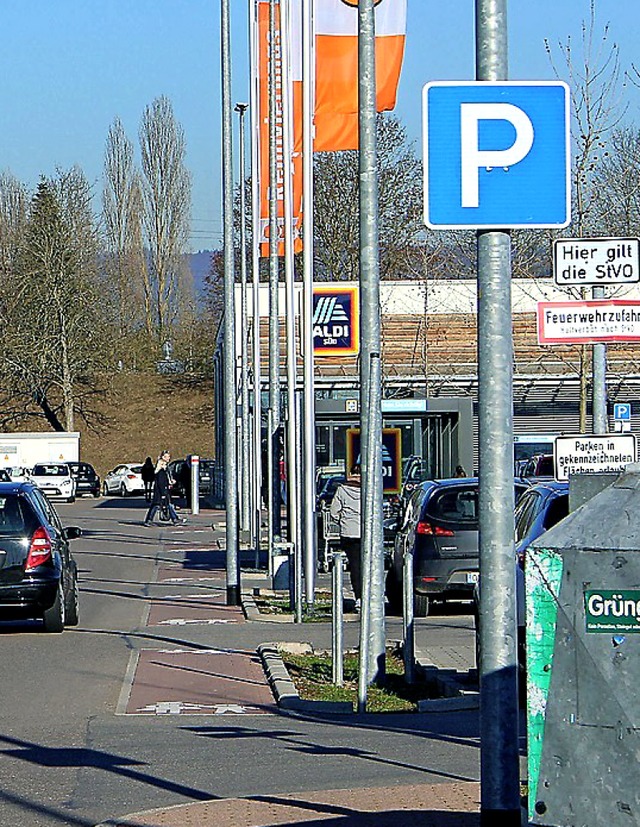 Verwirrung herrscht im Fachmarktzentrum: Wer hat Vorfahrt?   | Foto: Reiner Beschorner