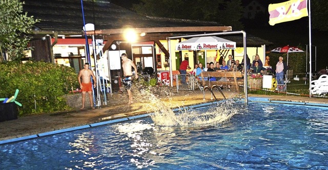 Das Schweigmatter Schwimmbad bietet al... die Stadt nun die Zuschsse erhhen.   | Foto: Edgar Steinfelder