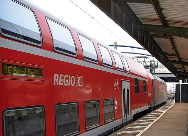 Mit Versptungen und Zugausfllen im F...auf der Strecke Freiburg-Basel leben.   | Foto: Victoria LangelotT