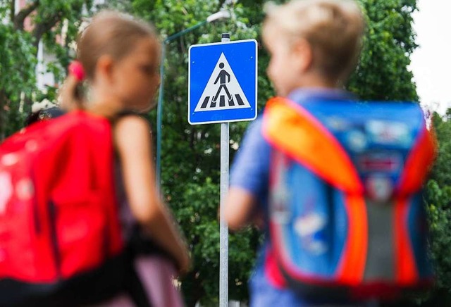 Gefhrlicher Schulweg: Eltern, die ihr...Schulhof fahren, verursachen Gefahren.  | Foto: dpa