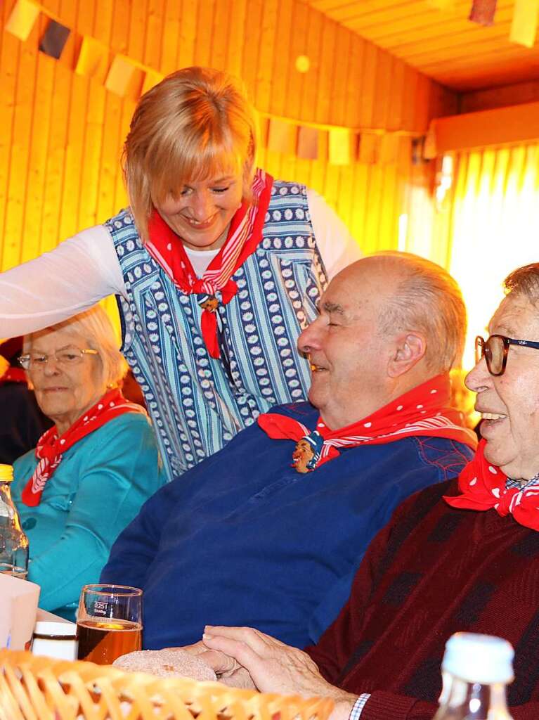 Die Frauen des C.L.U.B. bewirteten bei der Seniorenfasnet charmant und gut gelaunt.