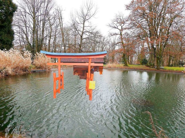 Torii heien die torhnlichen Holzelem...ats hat dem zugestimmt (Fotomontage).  