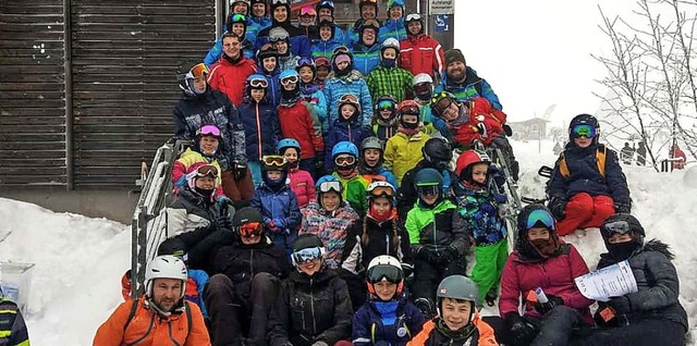 <BZ-FotoAnlauf>Skiclub Maulburg:</BZ-F...lnehmer des Skikurses auf dem Feldberg  | Foto: Skiclub