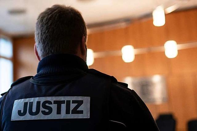 Attacke in Friesenheimer Gaststätte: Angeklagter stach zweimal zu – im Wahn?