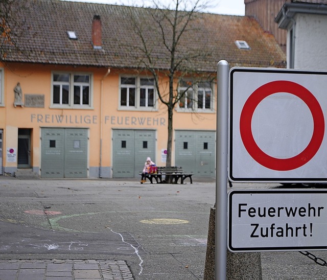 Das alte Gertehaus (links) am Johanni...en. Der Parkplatz muss dafr weichen.   | Foto: Juliane Schlichter