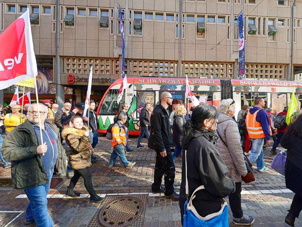 Rund 600 Menschen streikten am Donnerstag laut Verdi in Freiburg.