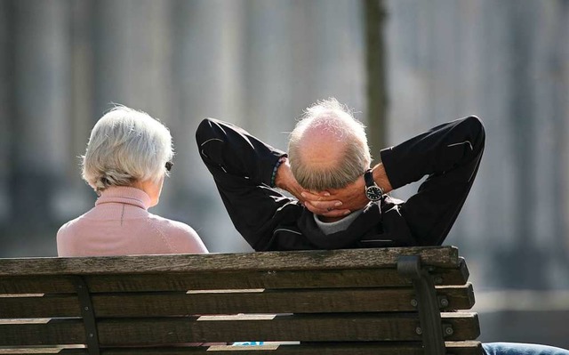 Zurcklehnen ist nicht: Senioren solle... der Kommunalpolitik ermuntert werden.  | Foto: dpa