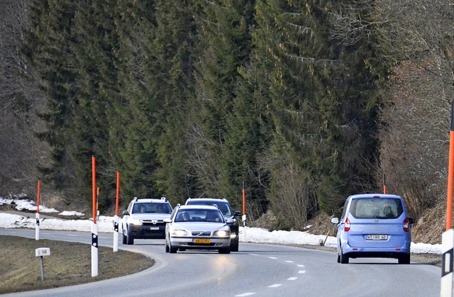 Die Verkehrssicherungspflicht entlang ...tern, sondern bei den Kommunen liegen.  | Foto: Sebastian Barthmes