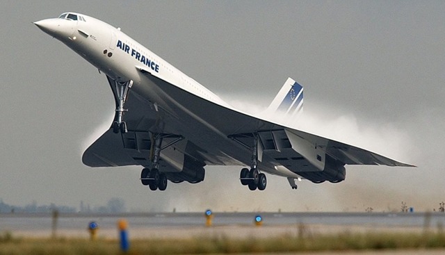 Tiefer gelegte Nase: eine Concorde beim Start  | Foto: Eric Feferberg