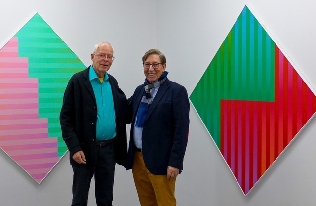 Jakob Bill (links) hat die Ausstellung...ner  Bilder aus einer Serie von 2014.   | Foto:  usk