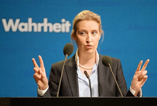 Die AfD- Bundestagsfraktionsvorsitzend...m Parteitag der AfD Baden-Wrttemberg.  | Foto: dpa