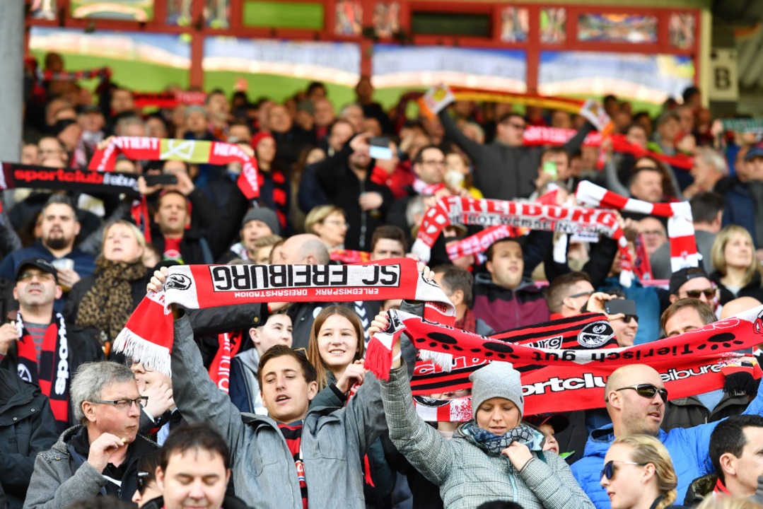 Für viele Freiburger Fans ein Spiel, das lange in Erinnerung bleiben wird.  | Foto: Achim Keller