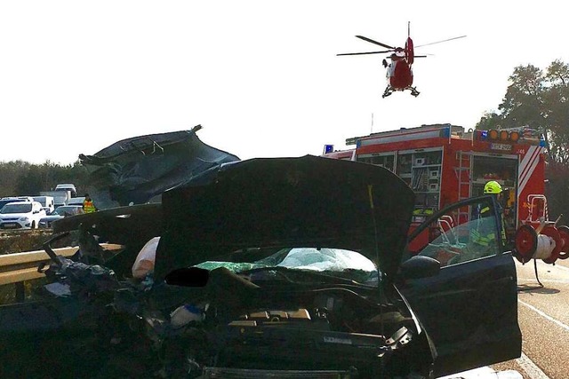 Schwerer Unfall auf der Autobahn A5 be...n Rettungshubschrauber war im Einsatz.  | Foto: Andreas Grozinger