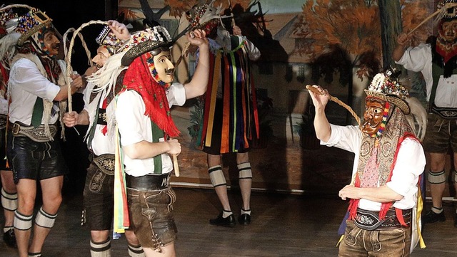 Die Amraser Matschgerer aus Tirol beeindruckten mit ihrer Tradition.   | Foto: Heidi Fssel