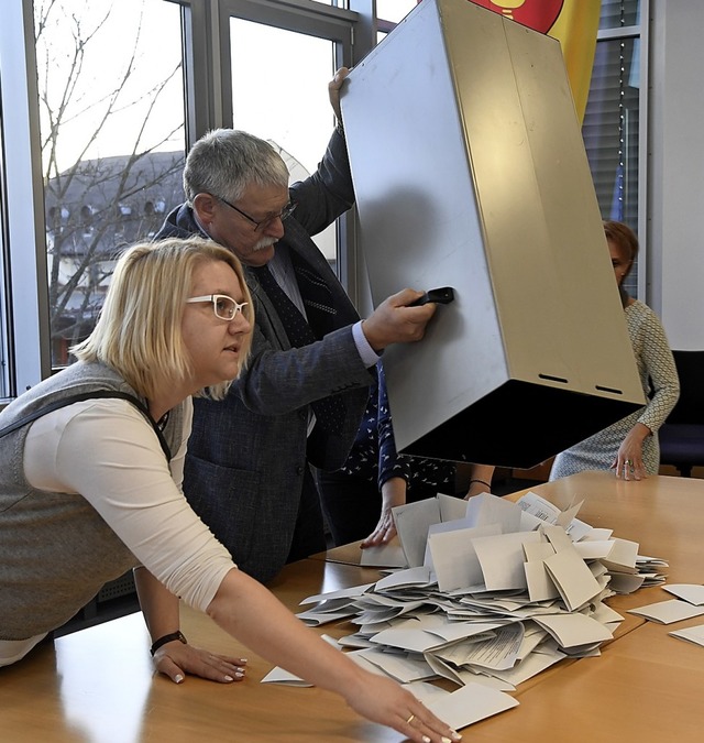 Nach der Auszhlung der Stimmen zur Ba...utlich anzusehen ist, dem Fotografen.   | Foto: Volker Mnch