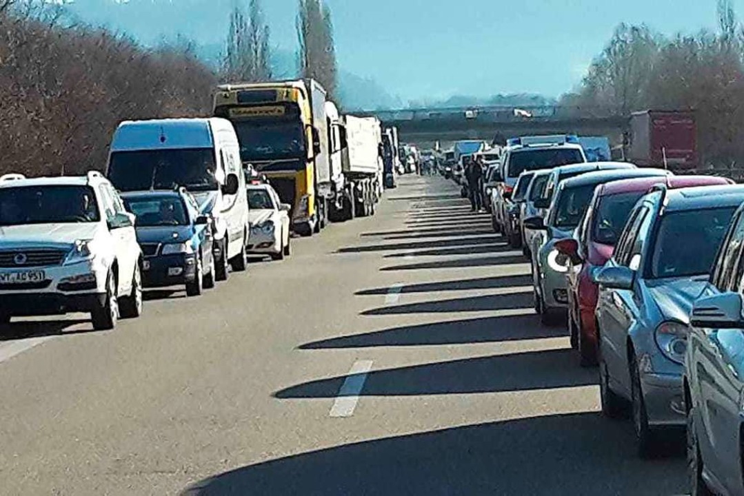 Vollsperrung Auf B31 Nach Unfall Mit Leichtverletztem Aufgehoben ...