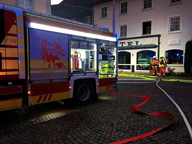 Gegen 6.30 Uhr wurde der Brand im Hote...dener Knopf in Bad Sckingen entdeckt.  | Foto: Feuerwehr Bad Sckingen