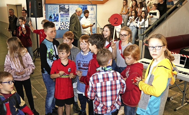 Scouts fhrten interessierte Kinder in...ationen, die Lust aufs Lernen weckten.  | Foto: Martha Weishaar