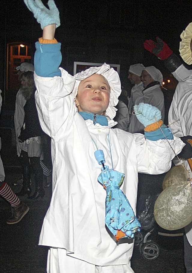 In Steinen rsten sich die Narren zur Fasnacht. Los geht es mit dem Hemdglunki.  | Foto: Fabry