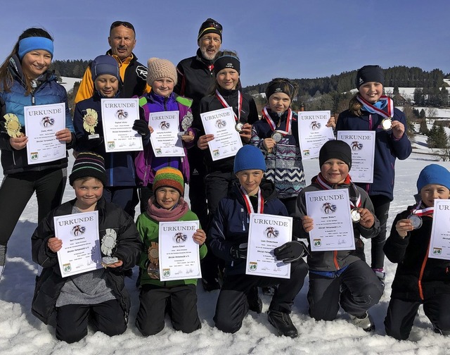 Die Sieger bei der Langlauf-Club-Meist...stag in Herrischried haben gut lachen.  | Foto: Skiclub Hotzenwald