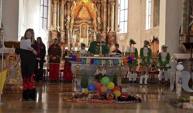 Die Frbitten whrend der Narrenmesse ...tgliedern der Narrenznfte gesprochen.  | Foto: Christiane Sahli