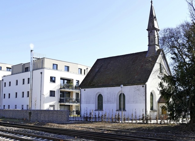 Alt neben neu: Die Adelbergkirche wird...m Glockenturm und Dach sind angesagt.   | Foto: Ingrid Bhm-Jacob