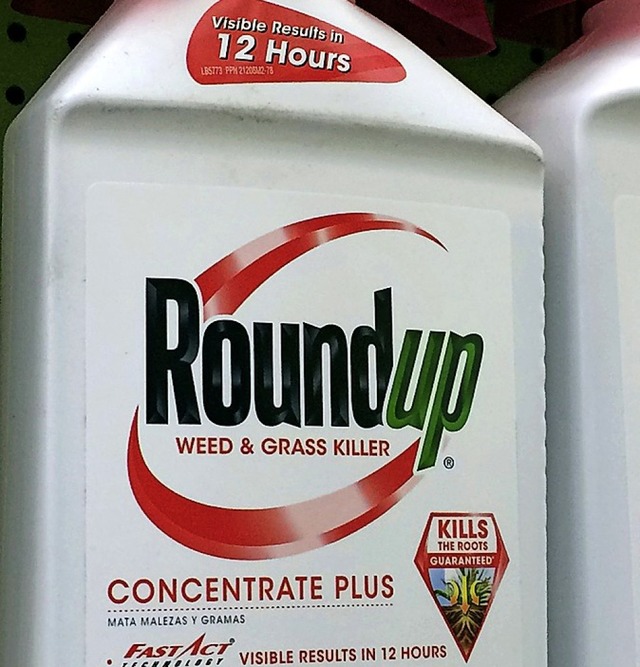 Um den Unkrautkiller Roundup geht es im Prozess.  | Foto: dpa