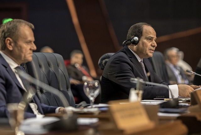 EU und Arabische Liga wollen enger zus...he Prsident Abdel Fattah al-Sisi  zu.  | Foto: dpa