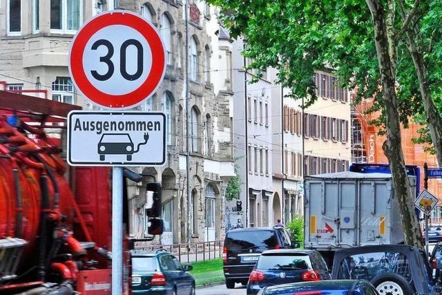 Freiburger Jurist fordert Tempo 50 statt 30 – für sein E-Auto