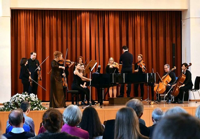 Die Kammerphilharmonie unter  der Leitung  von Tigran Hakhumyan  | Foto: Wolfgang Knstle