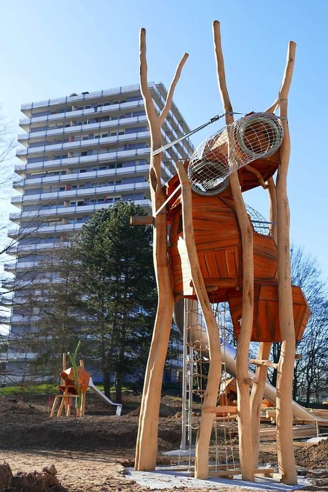 Macht dem Hochhaus Konkurrenz: der  Rutschenturm  | Foto: Mark Alexander