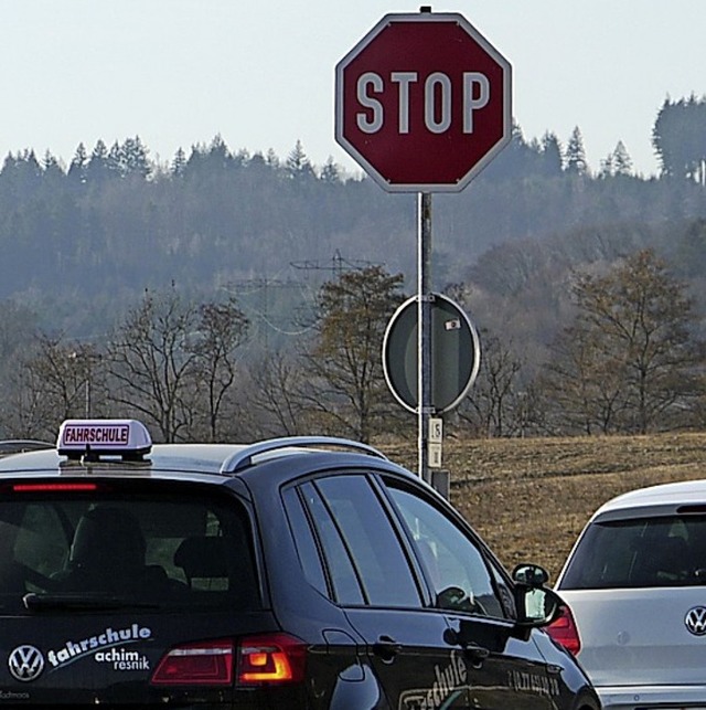 Offenbar ohne Wirkung: neues Stop-Schild im Rothaus   | Foto: Dietsche