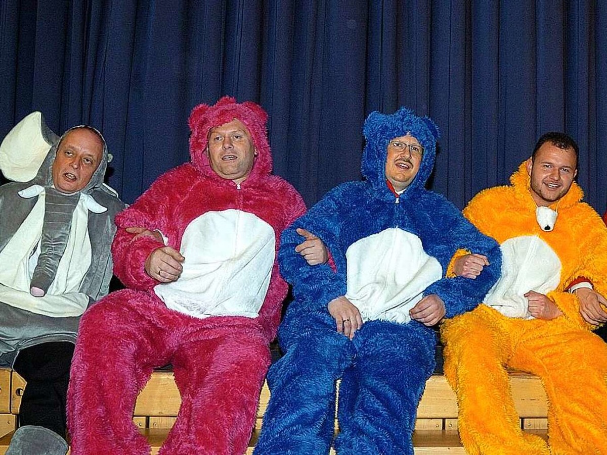 Ingos Gesang zusammen mit bekannten Tierfiguren. Ingos Gesang zusammen mit bekannten Tierfiguren.
