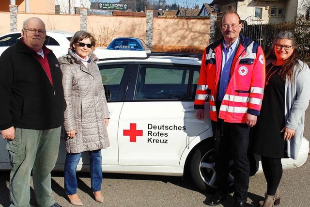 Stellen die Arbeit des Roten Kreuzes i...ofmeister und Petra Naylor (von links)  | Foto: Michael Gottstein