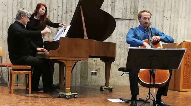 Der Pianist Klaus Simon und der Cellis...nz bei ihrem Konzert in  Kirchzarten.   | Foto: Heidi Winkel-Hook
