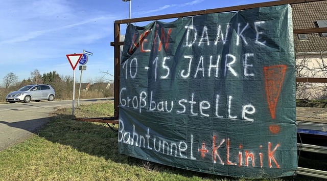 Protest-Transparent am Ortseingang von Windschlg  | Foto: Seller