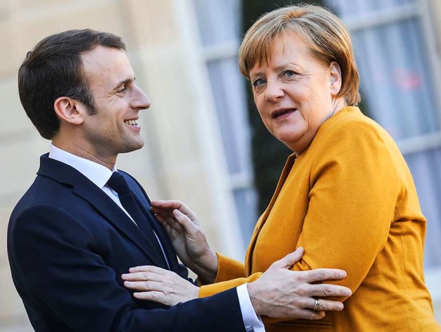 Bundeskanzlerin Angela Merkel und der ... Emmanuel  Macron am Mittwoch in Paris  | Foto: AFP