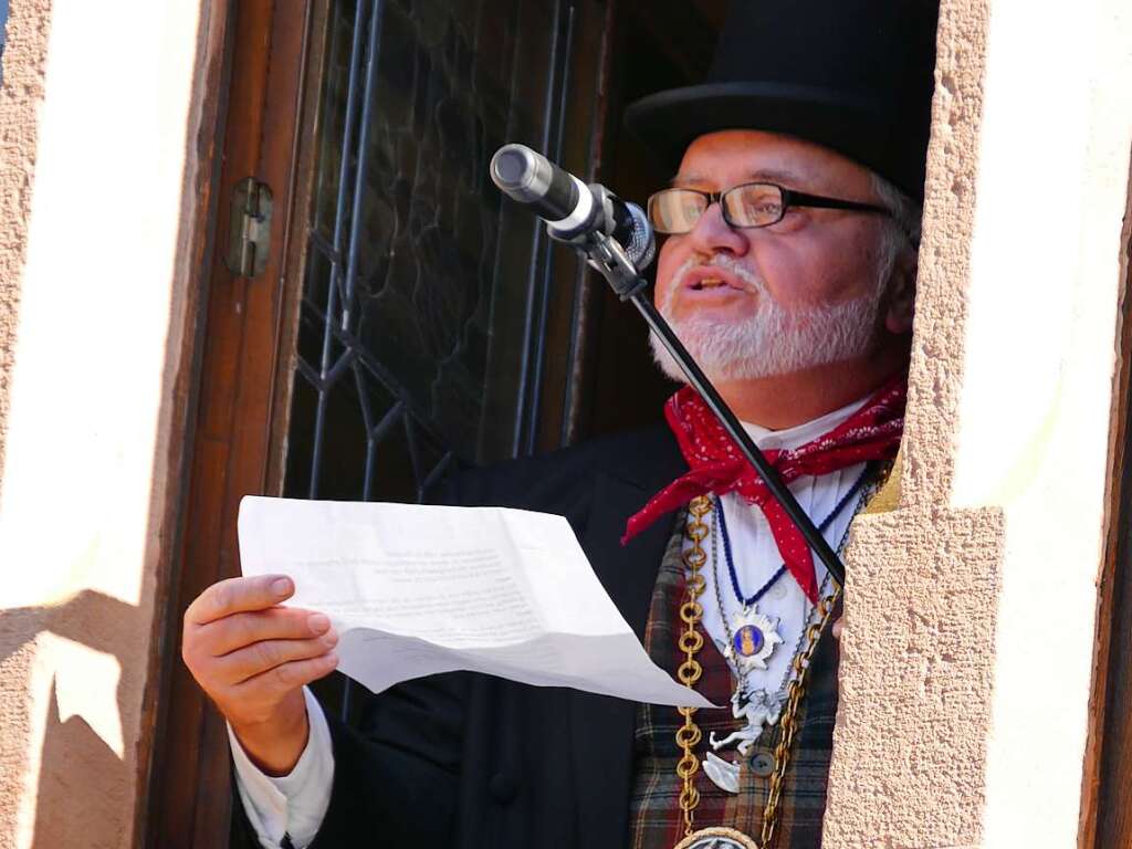 Wie immer originell bernahmen die Narren die Macht in Staufen. Bei Umzug und Rathaussturm haben sie klar gemacht, wer bis Aschermittwoch das Sagen hat.