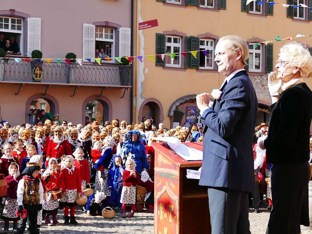 Wie immer originell bernahmen die Narren die Macht in Staufen. Bei Umzug und Rathaussturm haben sie klar gemacht, wer bis Aschermittwoch das Sagen hat.