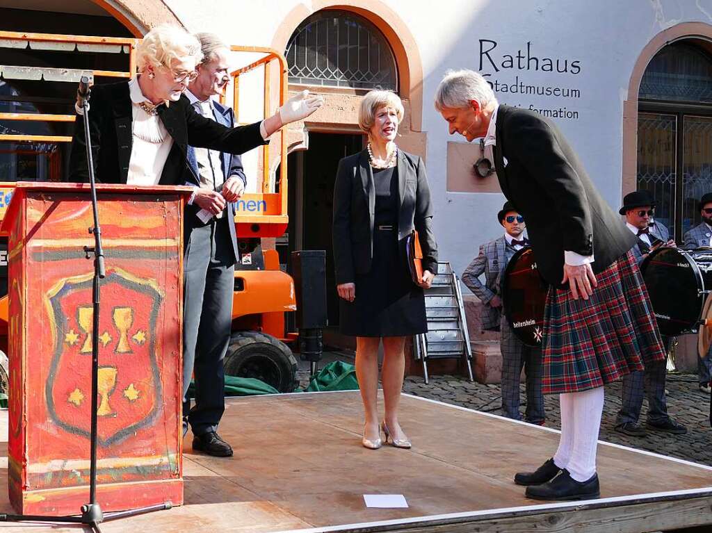 Wie immer originell bernahmen die Narren die Macht in Staufen. Bei Umzug und Rathaussturm haben sie klar gemacht, wer bis Aschermittwoch das Sagen hat.