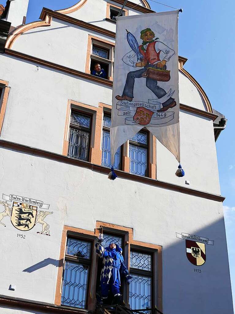 Wie immer originell bernahmen die Narren die Macht in Staufen. Bei Umzug und Rathaussturm haben sie klar gemacht, wer bis Aschermittwoch das Sagen hat.