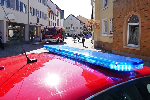 Fr Absperrungen der Feuerwehr &#8211;...rstndnis, sagt der Kreisbrandmeister.  | Foto: Andr Hnig