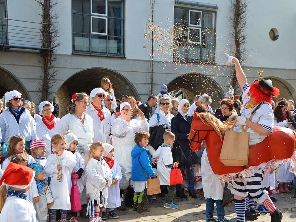 Auf dem roten Pferd: August Dumm aus Doofhausen, alias Kultur-Fachbereichsleiter Hans-Jrg Jenne.