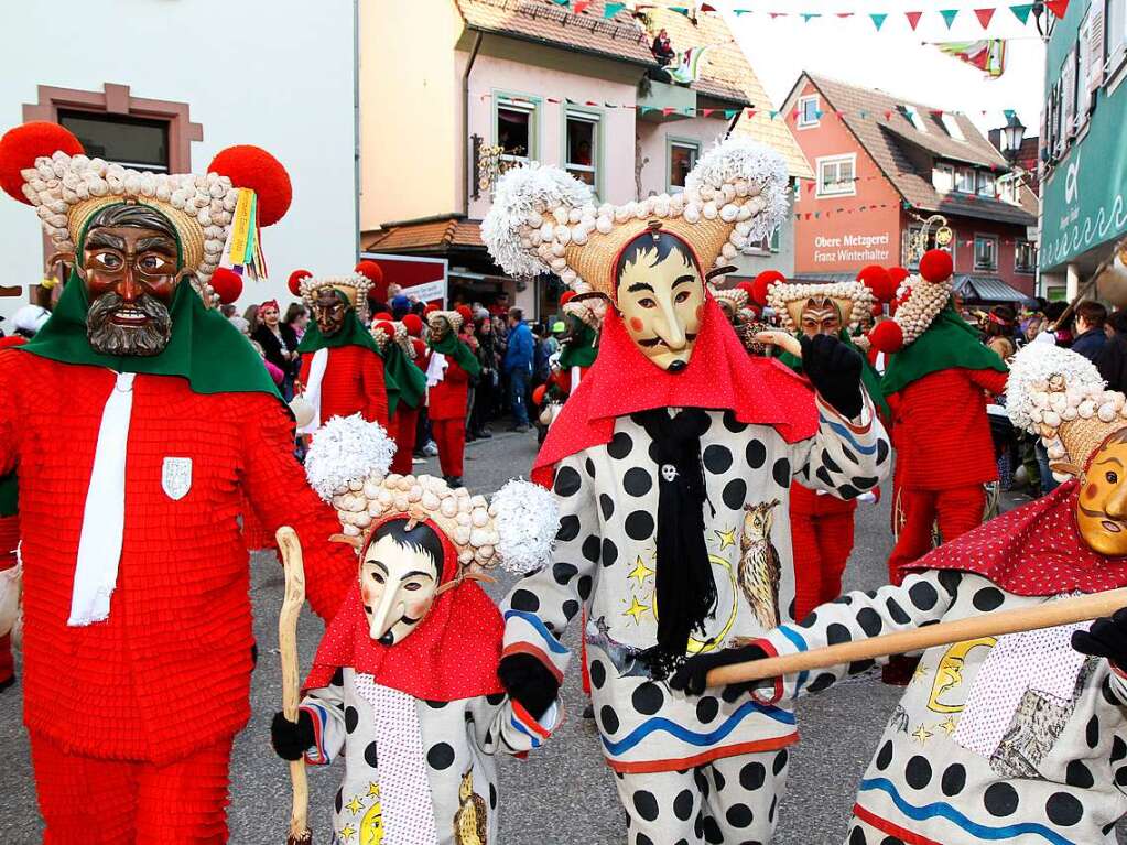 Kinderumzug am Donnerstagnachmittag mit unzhligen Schuttigen und anderen Gruppen