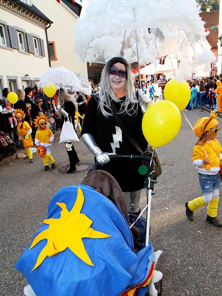 Kinderumzug am Donnerstagnachmittag mit unzhligen Schuttigen und anderen Gruppen