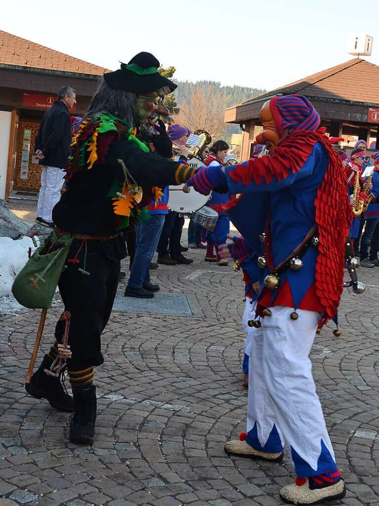 Gemeinsam wagen Bollimnkl und Glunki ein Tnzchen. 