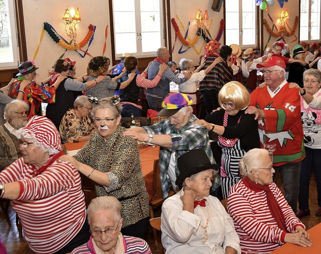 Ein buntes Programm mit viel Herz und ...iebten Seniorenfasnet im Kronen-Saal.   | Foto: Horst Dauenhauer