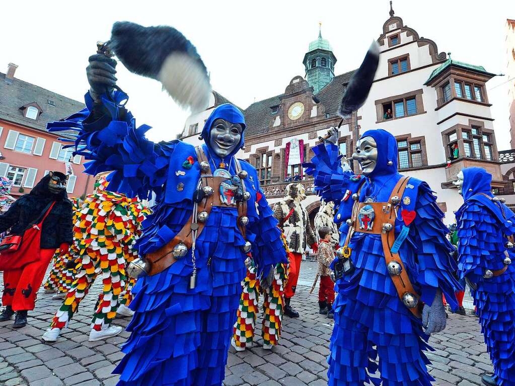 Das Freiburger Rathaus ist fest in Narrenhand – und auf dem Rathausplatz wurde gefeiert.